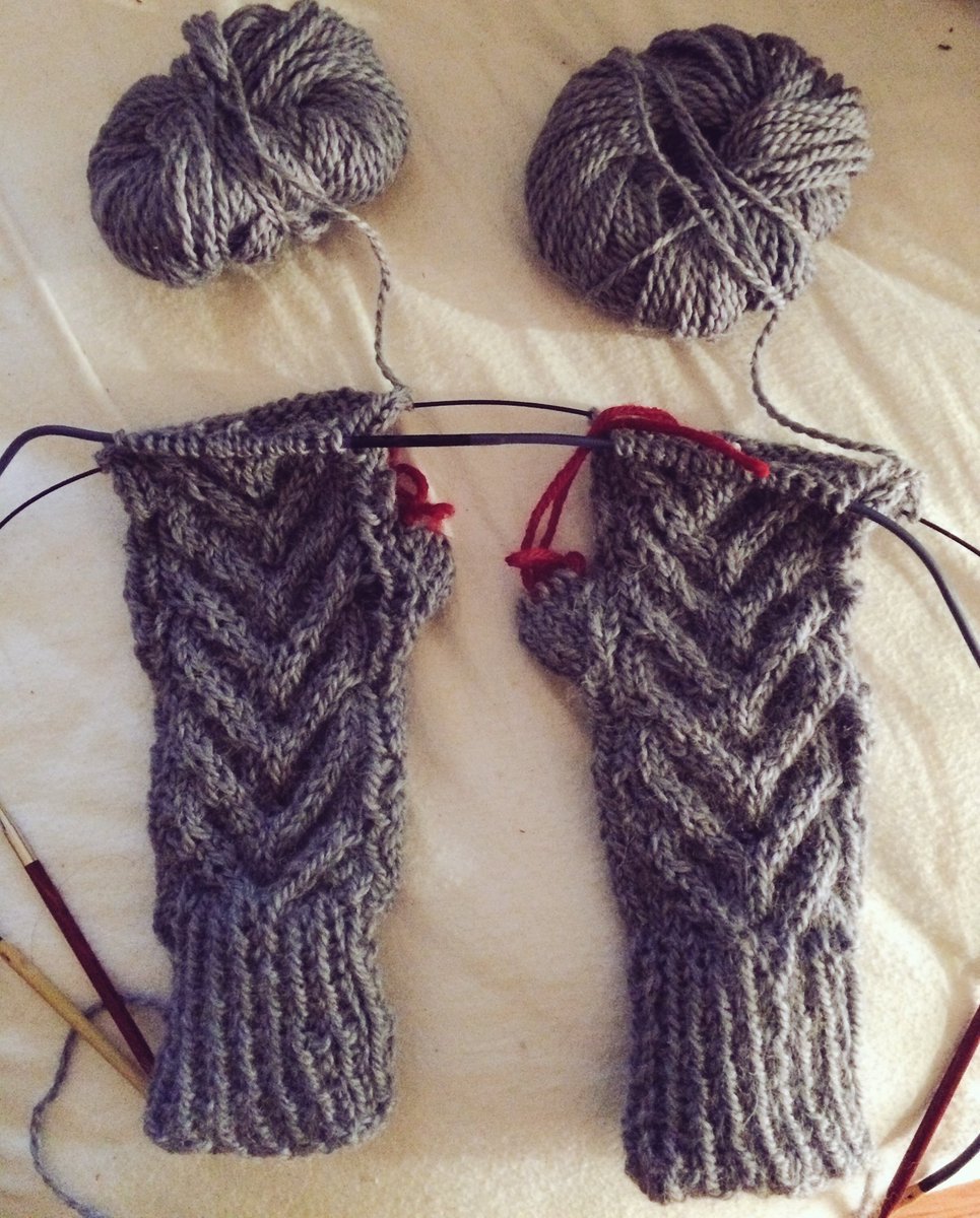Curly: Double the needles, double the fun!
Moe: Double the headache? #knitting #love <a href="/tincanknits/">Tin Can Knits</a>