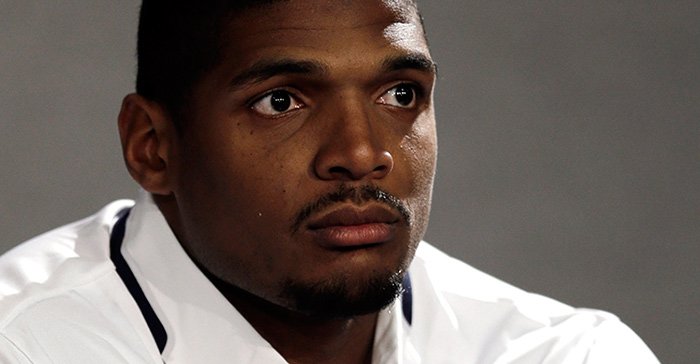 TheAdvocateMag's tweet image. "#MichaelSam: I've Been Told I'm Not Gay or 'Black Enough'" bit.ly/1ZLQkXu