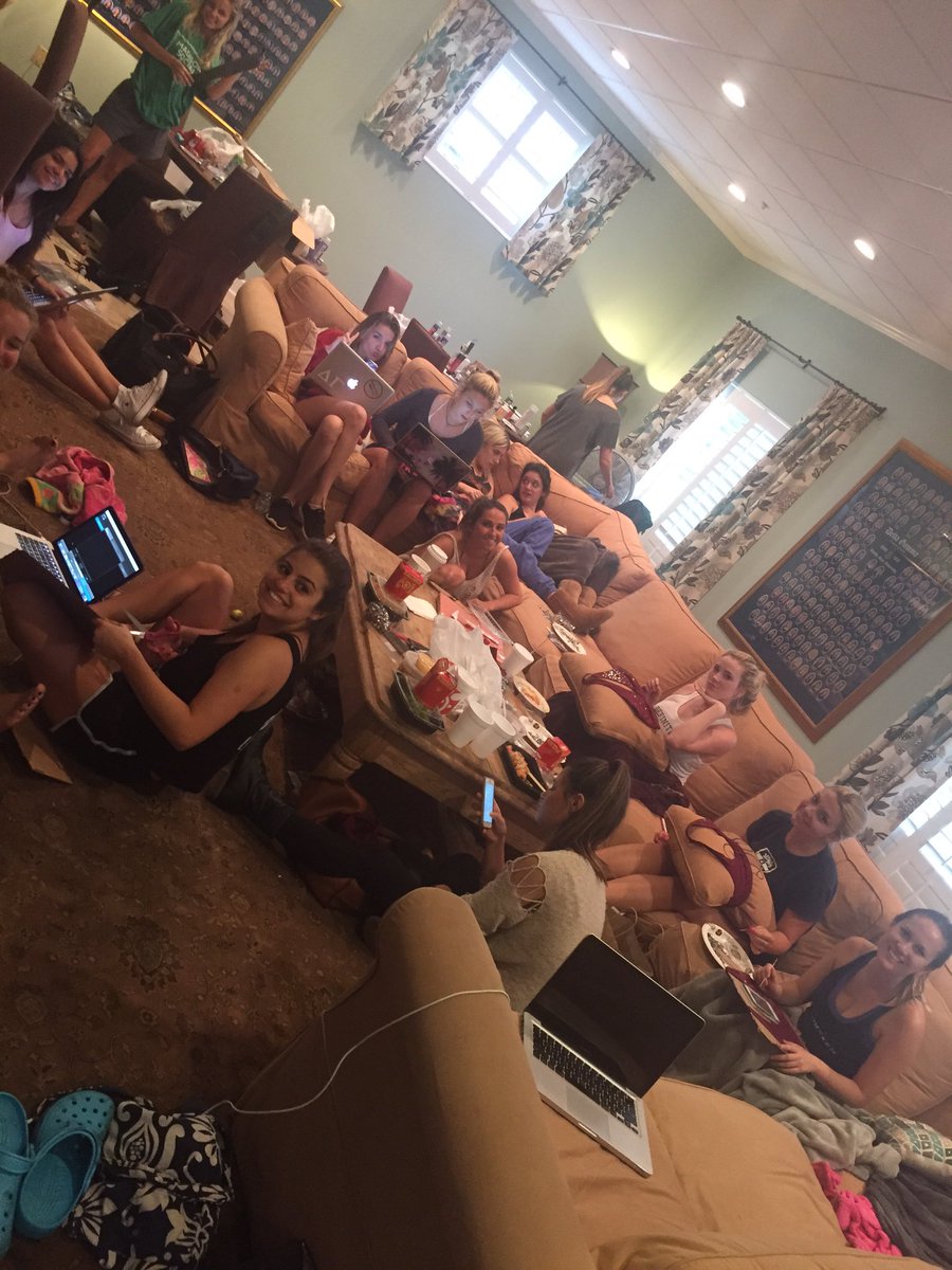 DGLinedance's tweet photo. Rhinestone party!!! #teamworkmakesthedreamwork #DGLineDance https://t.co/6Z5iQOU5UP