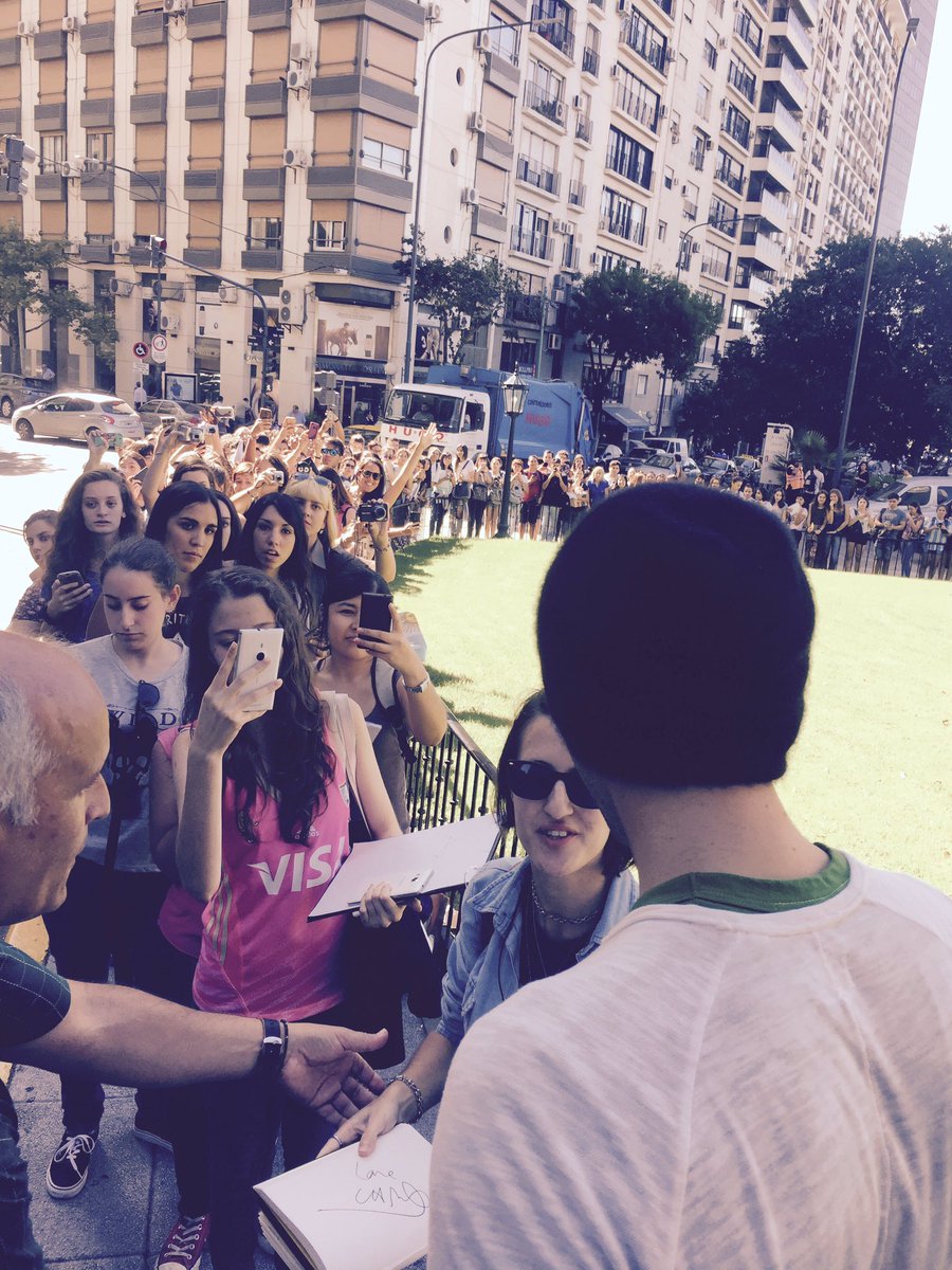 coldplay's tweet image. Chris meeting a line of fans in Buenos Aires. What a city. PH
#ColdplayBuenosAires