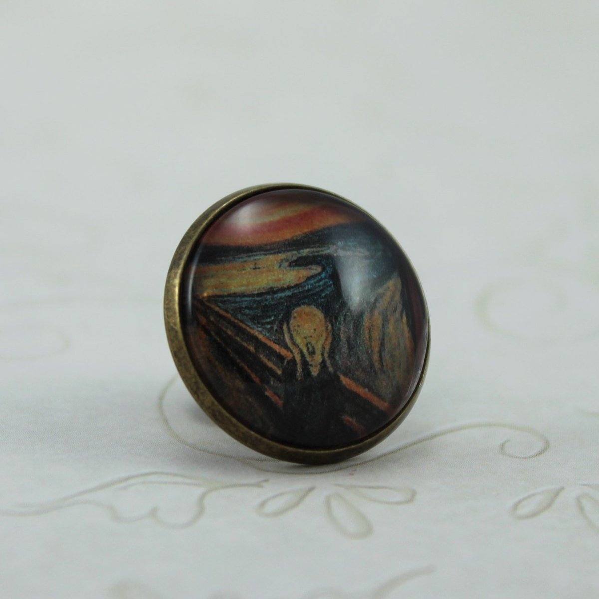 monalaina's tweet photo. The Scream by Edvard Munch Pin, Abstract Art Pin, Antique Bronze, Vintage … https://t.co/qTYzvNSahF #etsy #ArtButton https://t.co/lMsDyQs21f