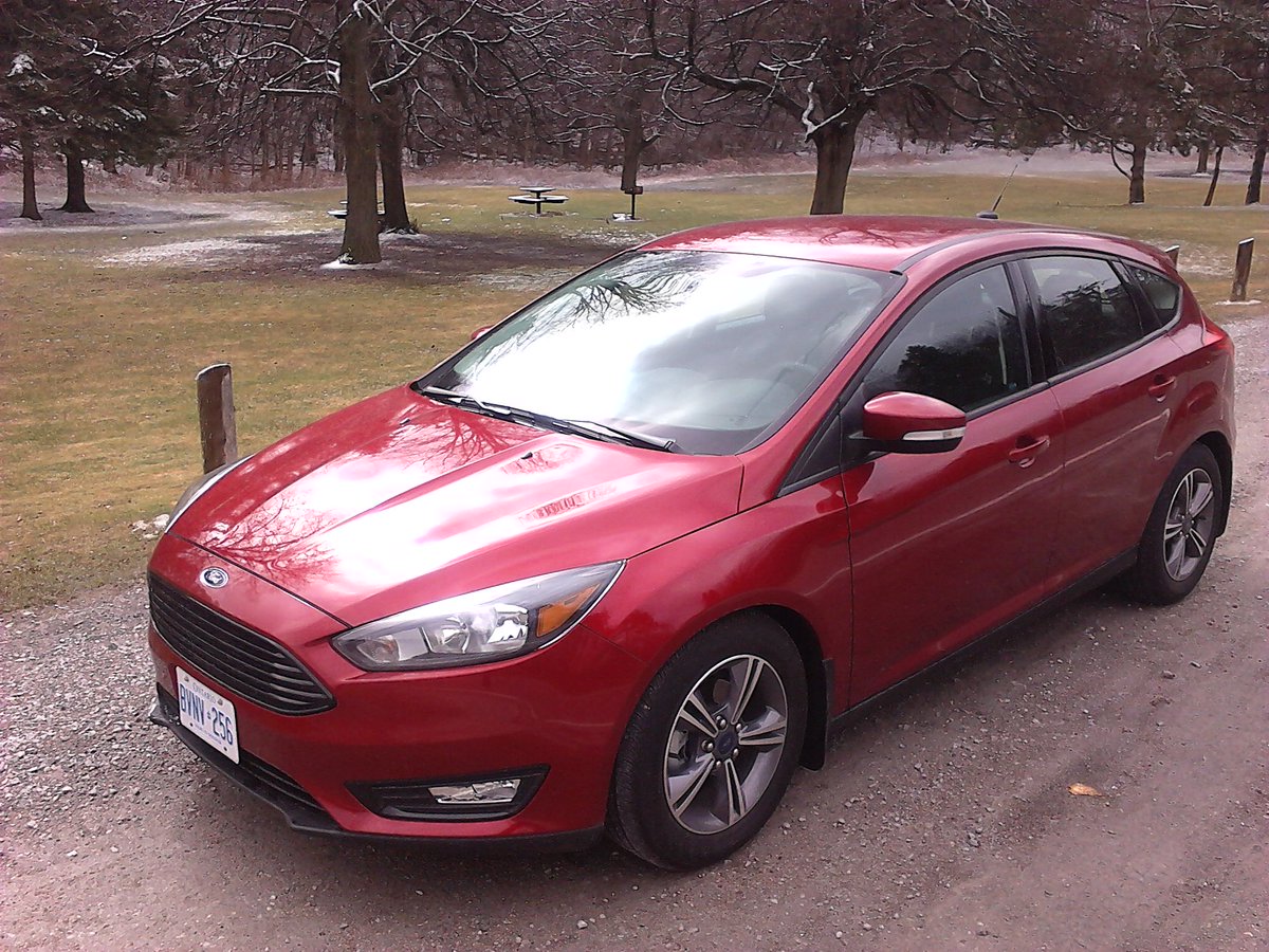 @FordCanada #Focus in ruby red, practical + spacious 5-door hatch, starts @ $19,599. #hothatchbacks