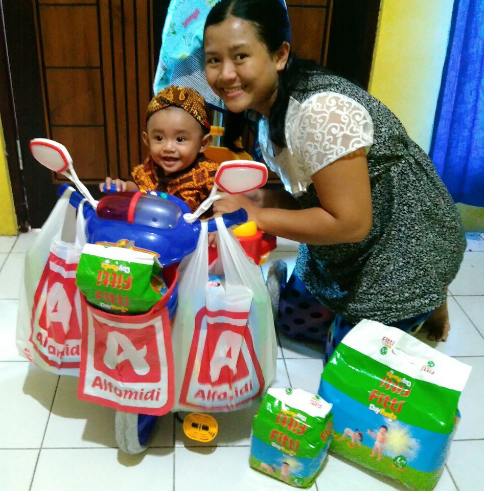 NursisAngela's tweet photo. @alfamidi_ku "senyum ibu dan anak"
Nama:Angela Nursis
Struk:SB66 650 25034D62
Hp:0857 331 441 65
#SenyumKeluargaMidi https://t.co/BpyltJ1liy