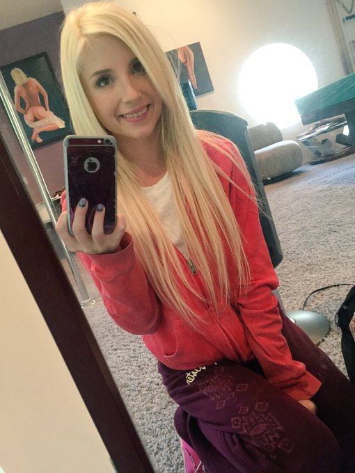 #selfie 👀 https://t.co/wCxIESNv51<a href="/tag/selfie"class="tags">#selfie</a>