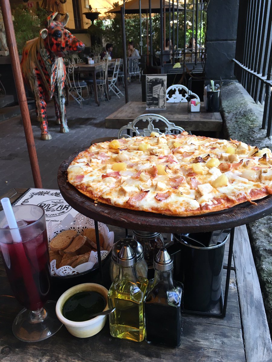 ConPeras's tweet photo. Pizza italo-tex-mex :9 especialidad de @BazarCaffe 
Libertad 1939 A https://t.co/glTuQFkvDX