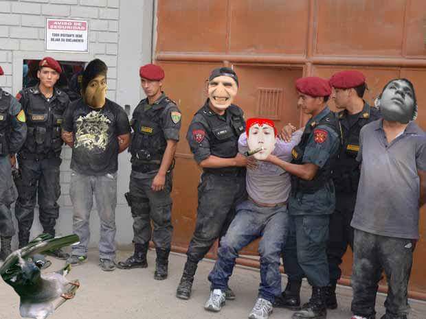 PikaFap1's tweet photo. #InutilcomolapoliciadelPeru no tan inútiles,  los agarraron con la droga https://t.co/Efx32N1WLG