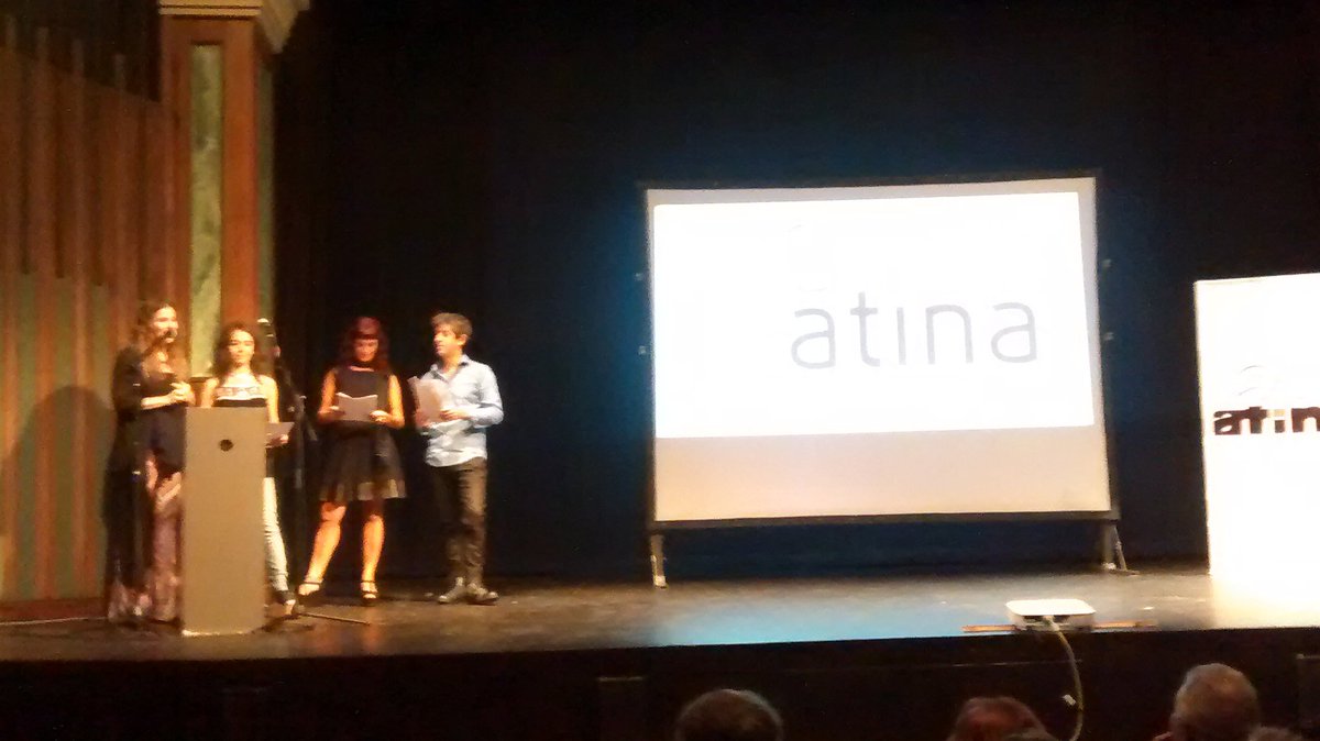 DesenchufadosOK's tweet photo. @Ariadnafaer @floryadid las directoras reciben el premio de @matinapp por #desenchufados https://t.co/5VlME38ULc