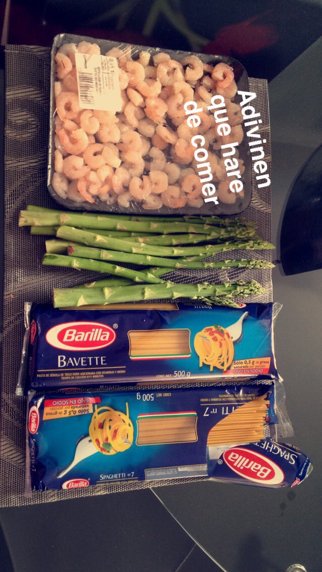patozh's tweet photo. Pasta con camarones y espárragos 👌🏻 provecho bella gente! 😋 me siento toda una chef! 🍴 https://t.co/hTjOW0hoiU
