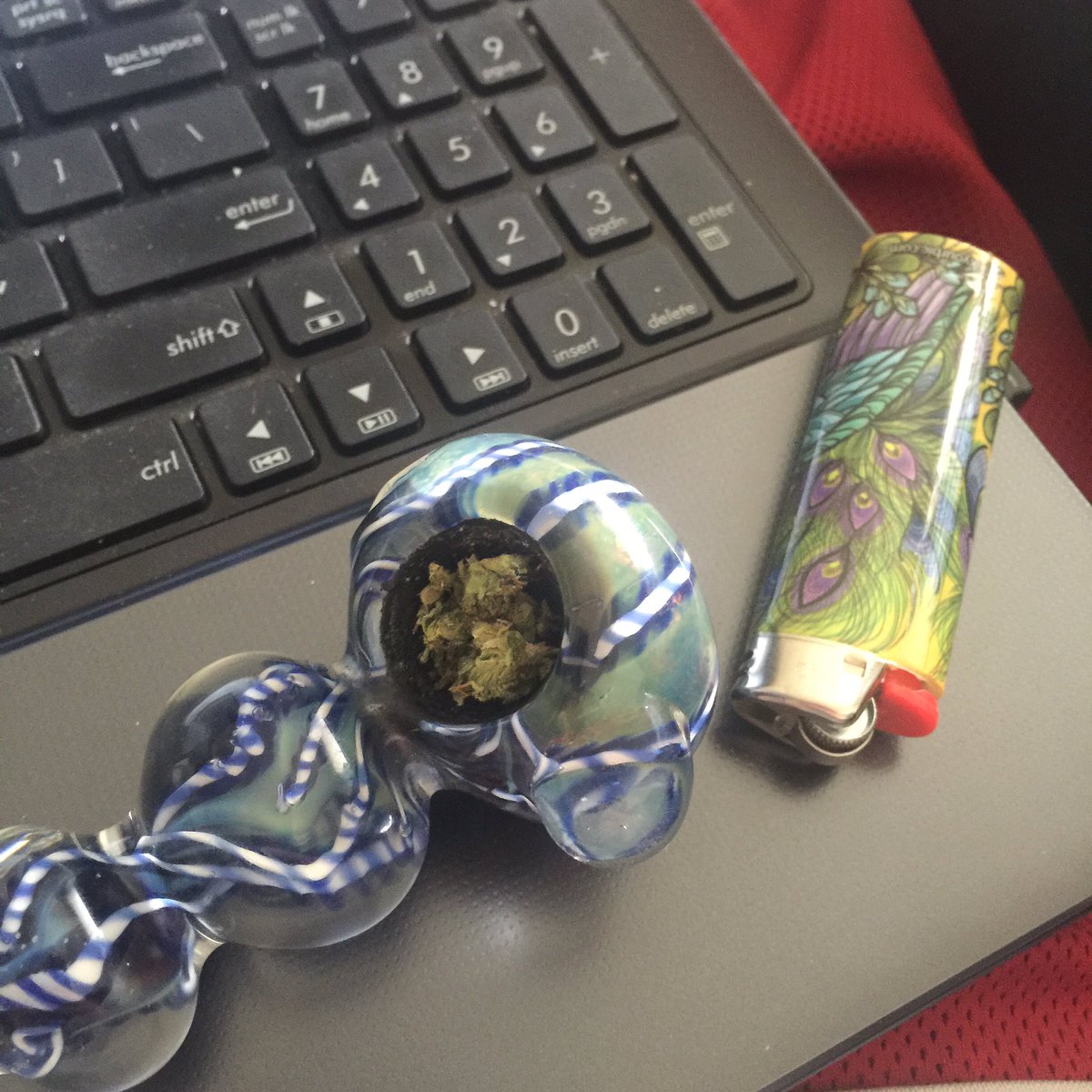 StayB4ked20's tweet photo. Little personal 4:20 bowl while I'm getting some stuff down at home #ActiveStoner #cannabis #dank https://t.co/IhjaL7Rc3P