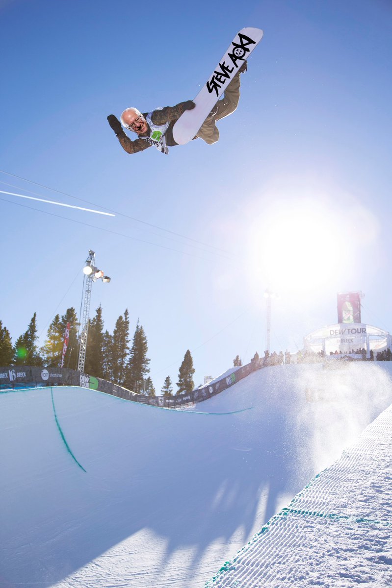 🏂 @BernieSanders as @theddeadshow method alert! @burtonsnowboard @ZachHooperPhoto https://t.co/OHMBvrW5u7