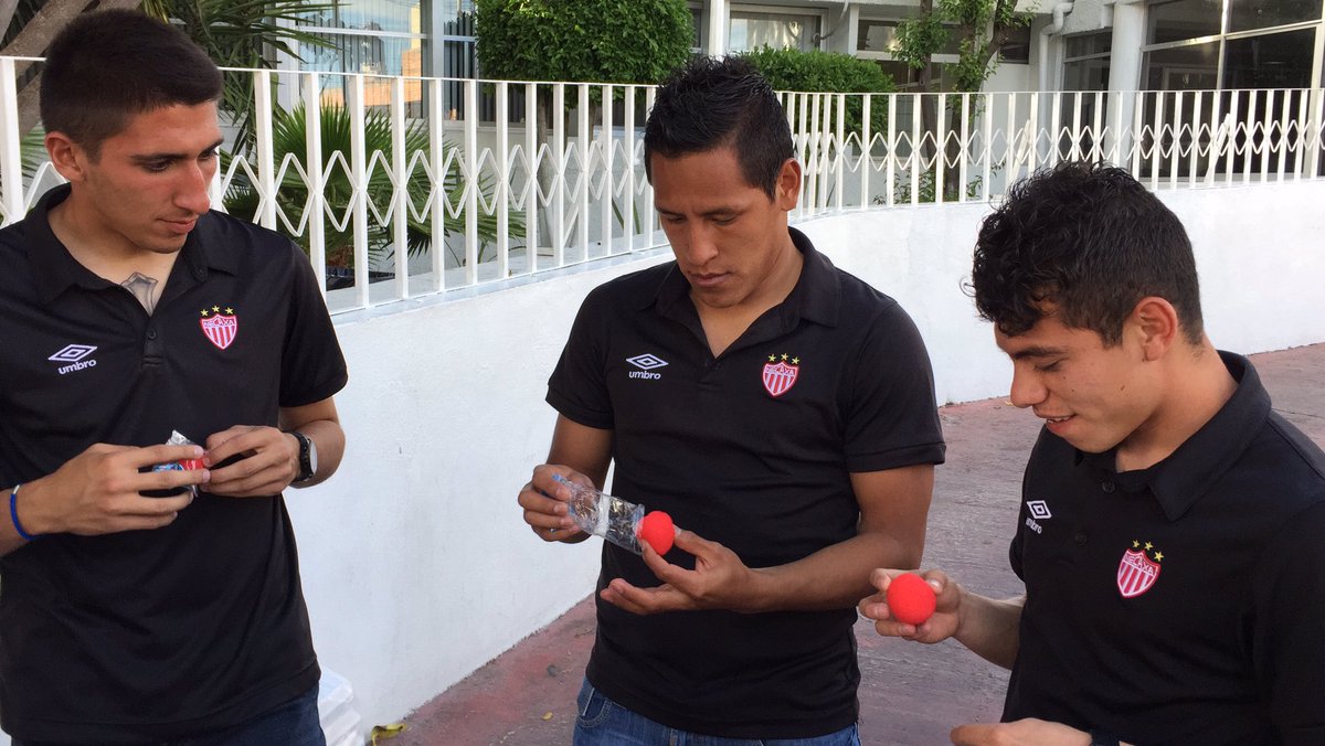ClubNecaxa's tweet image. #RayosDeLuz repartirán sonrisas a pacientes del #HospitalHidalgo