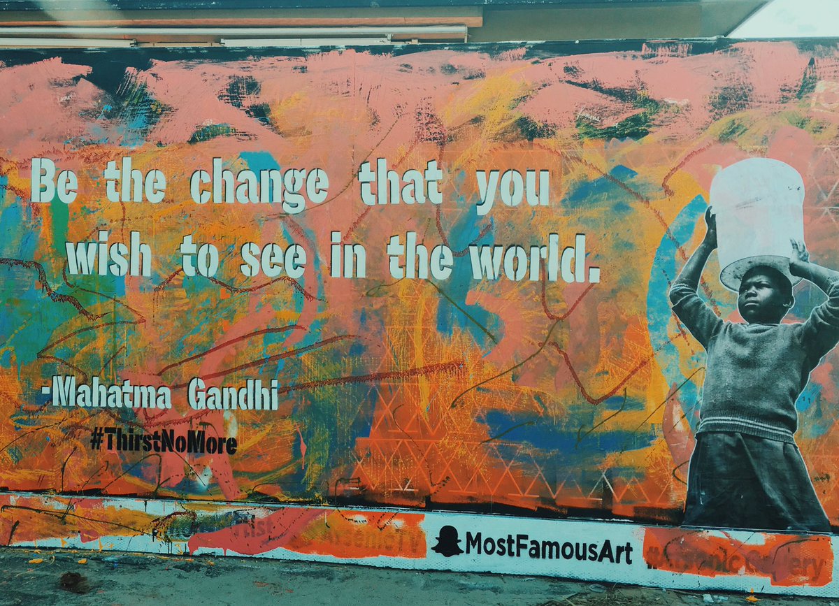 AndreaRussett's tweet photo. Painted my first mural in Venice today with @gomattymo! "Be the change that you wish to see in the world." 🌎 https://t.co/0JQzBIvfyL