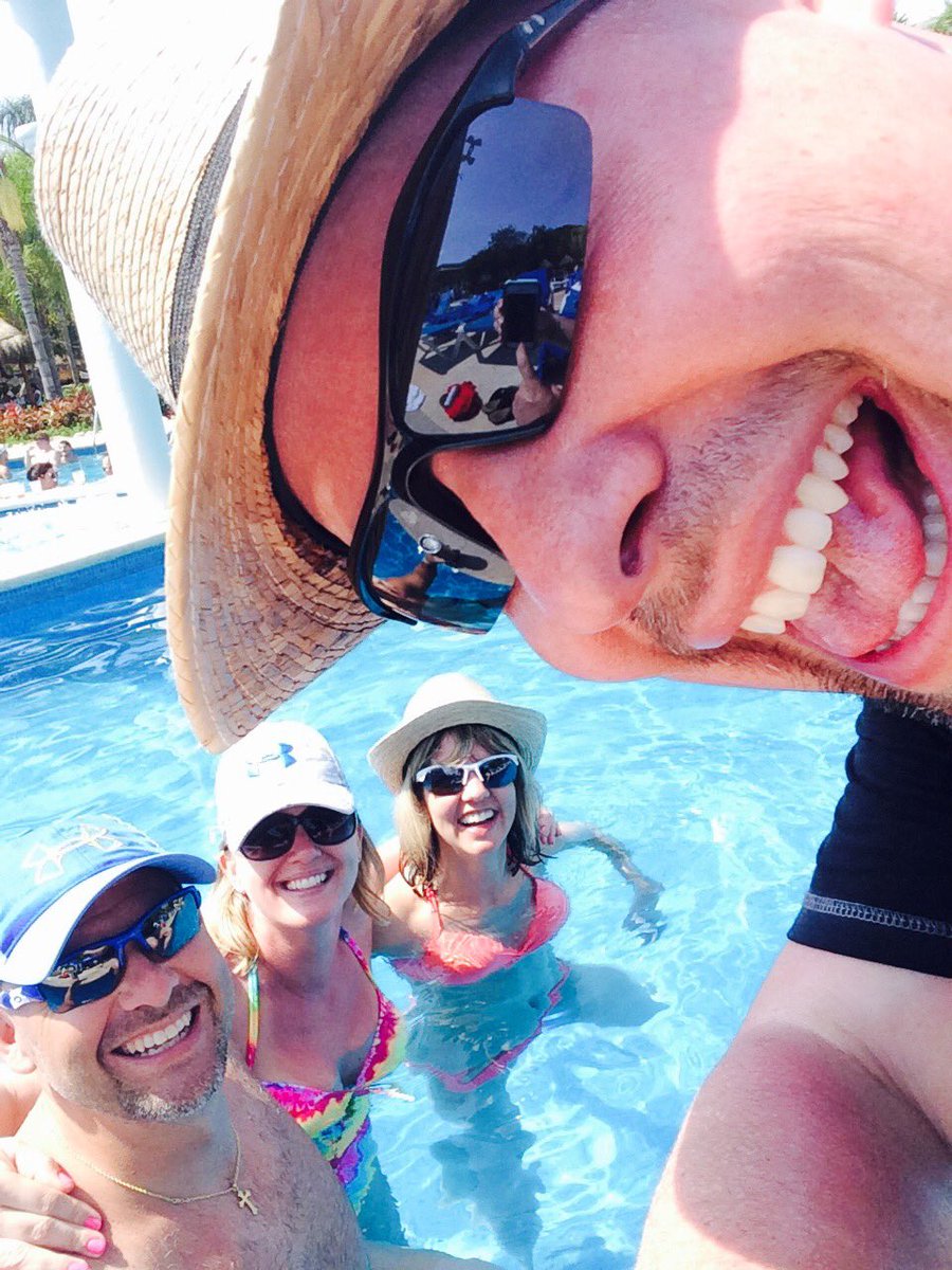 24Holty's tweet image. Best selfie ever! @JoshJostes @hjostes