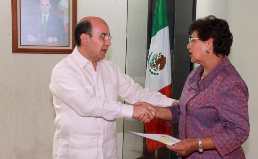 OscarGOchoa's tweet photo. Por este medio felicito a la Lic. @soniarincon_ch quien tomó protesta como nueva Secretaria de Educación en Chiapas https://t.co/hQtz1hl3OR