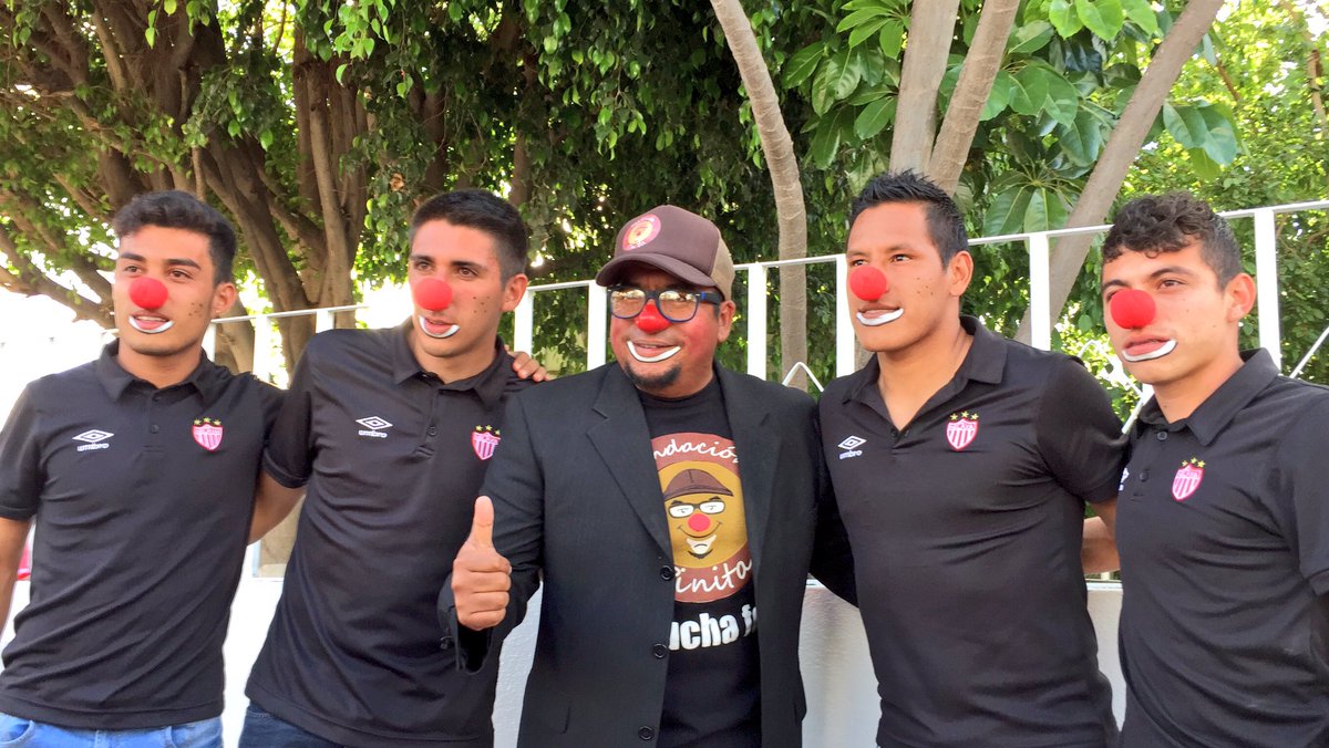 ClubNecaxa's tweet image. #RayosDeLuz se une a la gran labor de #FundaciónPinita para visitar a los pacientes del #HospitalHidalgo 👏🏼😊🎈