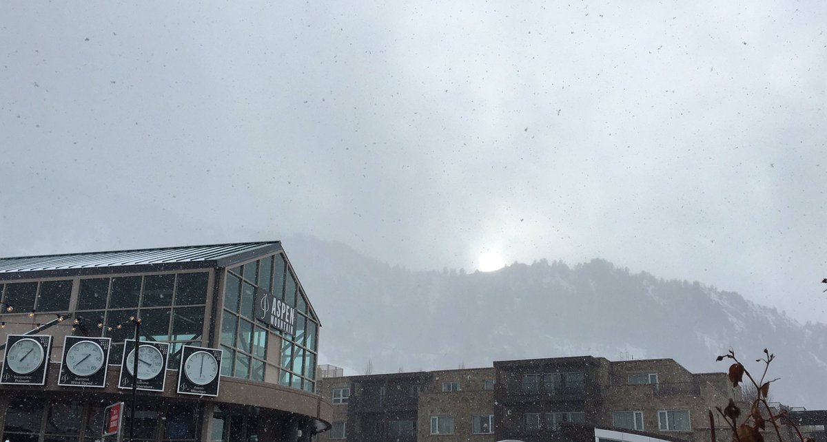 aspenworldsync's tweet photo. Snowy sunset in Aspen on the eve of AWSC Practice Day! #aspenworldsync https://t.co/lcKXmmFG1q