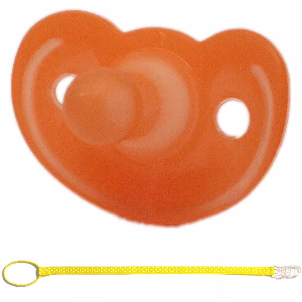 BindiesBabies's tweet photo. GumDrop Pacifier with Pacifier Leash https://t.co/9sNm4dsBMH https://t.co/BgbchlHt3s