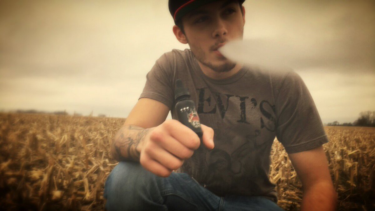 illmindedvapor's tweet photo. Gloomy days 🌦🌪 #ILLMindedVapor #vapefam #vapenation #chicagovape #ejuice #vapejuice #vapecommunity https://t.co/W7VsqMIoqD