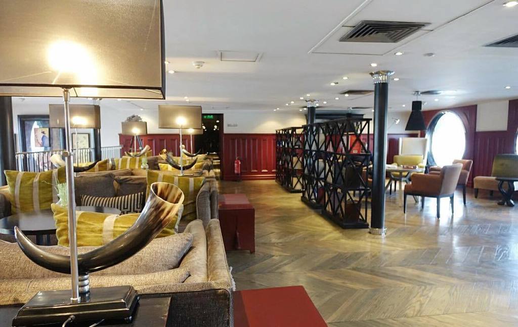 ShermansCruise's tweet photo. Cruising the Nile in style. ⛴🛋 The lounge and library area onboard @viking_cruises #msMay… https://t.co/Cmcz6JowmQ https://t.co/cgpynjEcfy