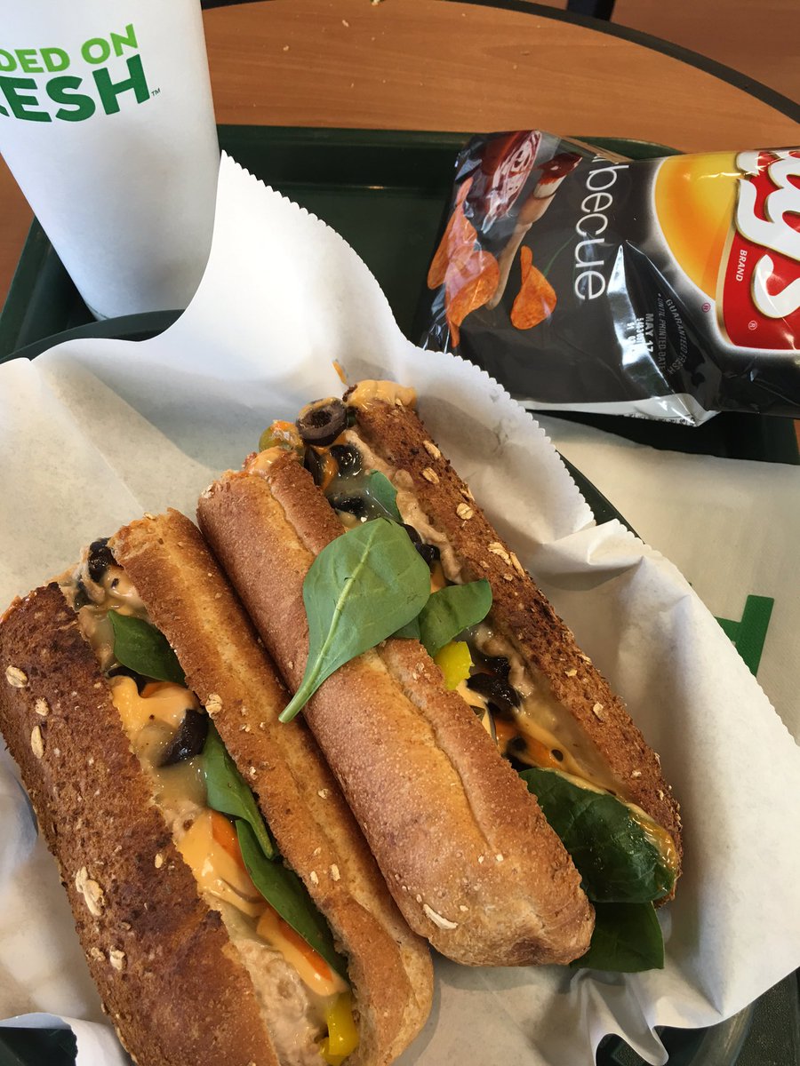 MiguelTorres133's tweet photo. COMO TENIA ANTOJO DE SUBWAY #LongSize #Atun #Papas #Dieta. LOL https://t.co/y6ZVieBMaf