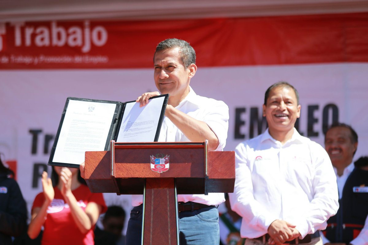 presidenciaperu's tweet photo. #EnFotos Puno: Mandatario sostuvo encuentro con beneficiados por el programa “Trabaja Perú” https://t.co/HAZZyjhrgW https://t.co/IOOQlM7IHl