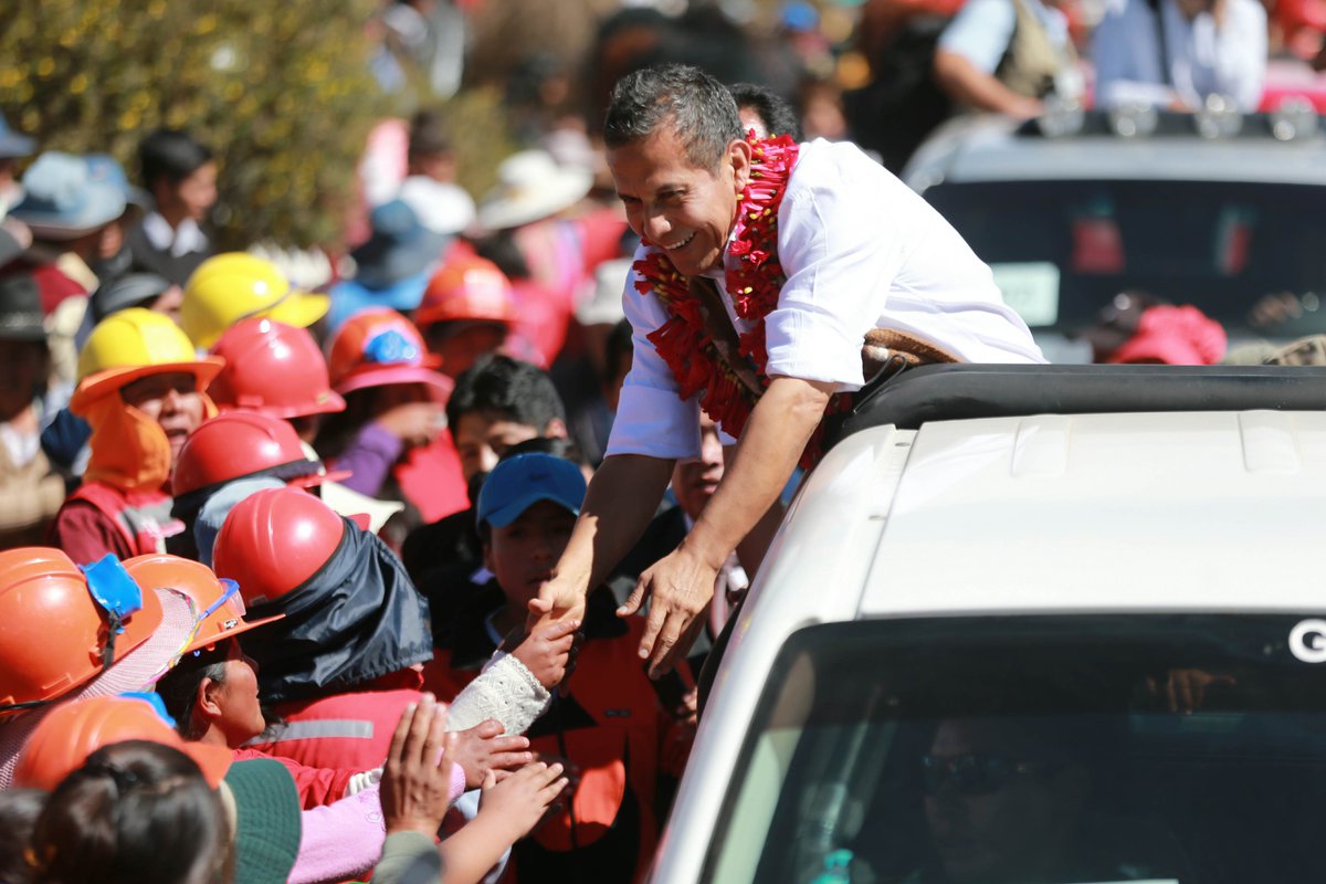 presidenciaperu's tweet photo. #EnFotos Puno: Mandatario sostuvo encuentro con beneficiados por el programa “Trabaja Perú” https://t.co/HAZZyjhrgW https://t.co/IOOQlM7IHl