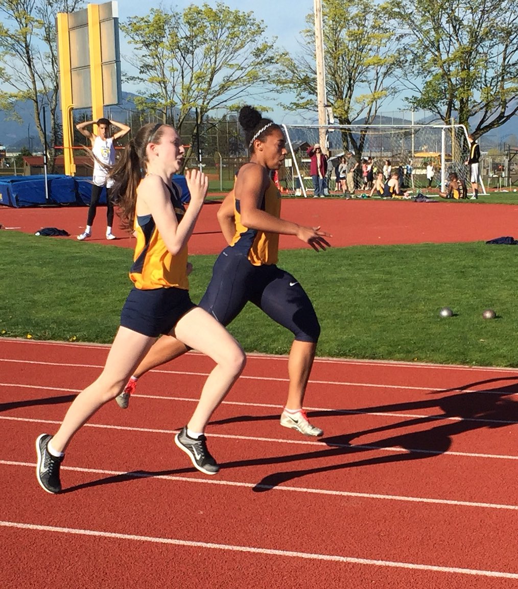 b_esdSetterlund's tweet photo. Tracksters at the meet today. #runfast #jumpfar #throwthings @betracksters @TigerAsb @BEHSAthleticDir https://t.co/498etnupUO
