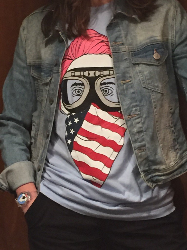 NRichard9's tweet photo. Get the official @30SECONDSTOMARS #MarsMerch @MARSStore
Love my Pinkhair tee & Rocketboy watch! #SupportMars https://t.co/JLeqMeWZxu