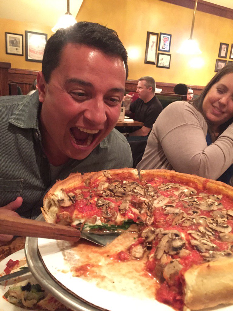ChipBeale's tweet photo. @GiordanosPizza  Good times to be had in Chicago #programmatictrader https://t.co/meoLnE5Nbz