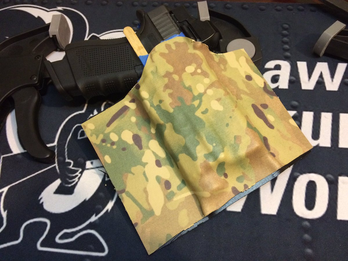 HawkeyeSkunkW's tweet photo. Progress #holstermaking @GLOCKInc @VortexOptics https://t.co/y9kByv69xs