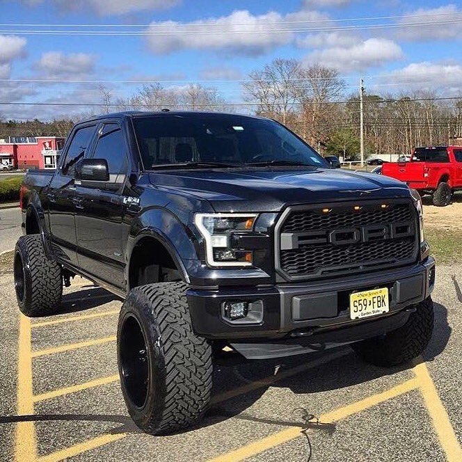 alloffroading's tweet photo. Retweet if you approve of the new Ford Raptors🇺🇸🇺🇸🇺🇸 https://t.co/7g8sWti1eQ