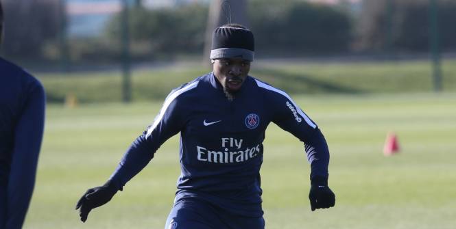 lequipe's tweet photo. PSG : Serge Aurier retrouve le groupe https://t.co/EIsWGxwhc9 https://t.co/pg2Iya6Kbd