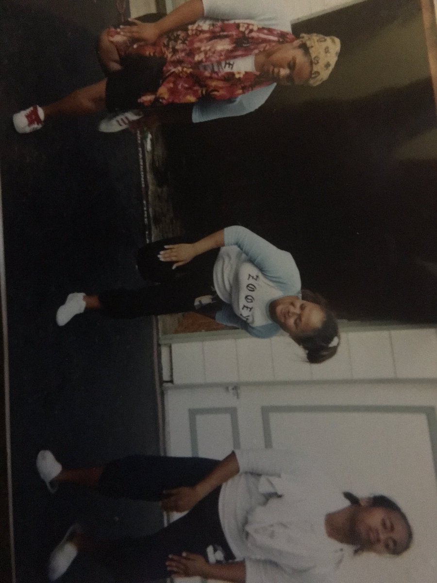 audriFaamaligi's tweet image. Throw it back @SkurryMurry_23 #middleSchoolDays #stepSquad