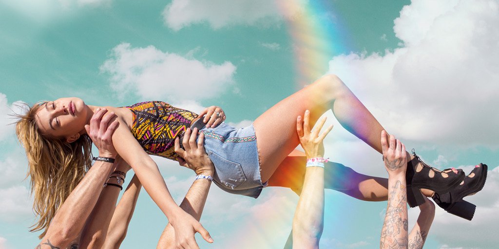 hm's tweet photo. Join H&amp;M at #Coachella and update your look with the freshest fits! #HMLovesCoachella https://t.co/rvKuNL3XpC https://t.co/mgXrOc3fni