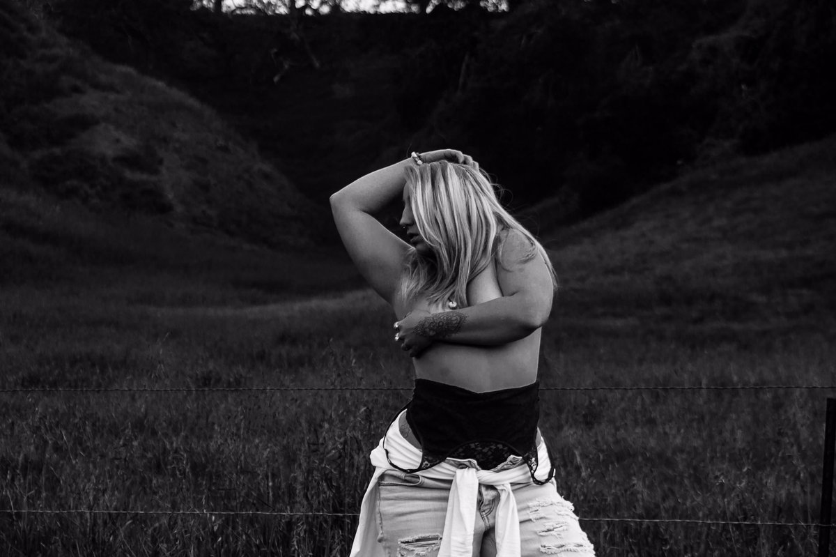dako_hai's tweet photo. 📸:Me
I'm low key obsessed with my GF .. #trendstreammedia #photoshoot https://t.co/CYVPddF2k8