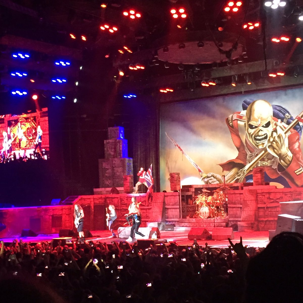 BradAngle's tweet photo. .@IronMaiden forever! @GuitarWorld #MadisonSquareGarden https://t.co/IAkIgDcUHg