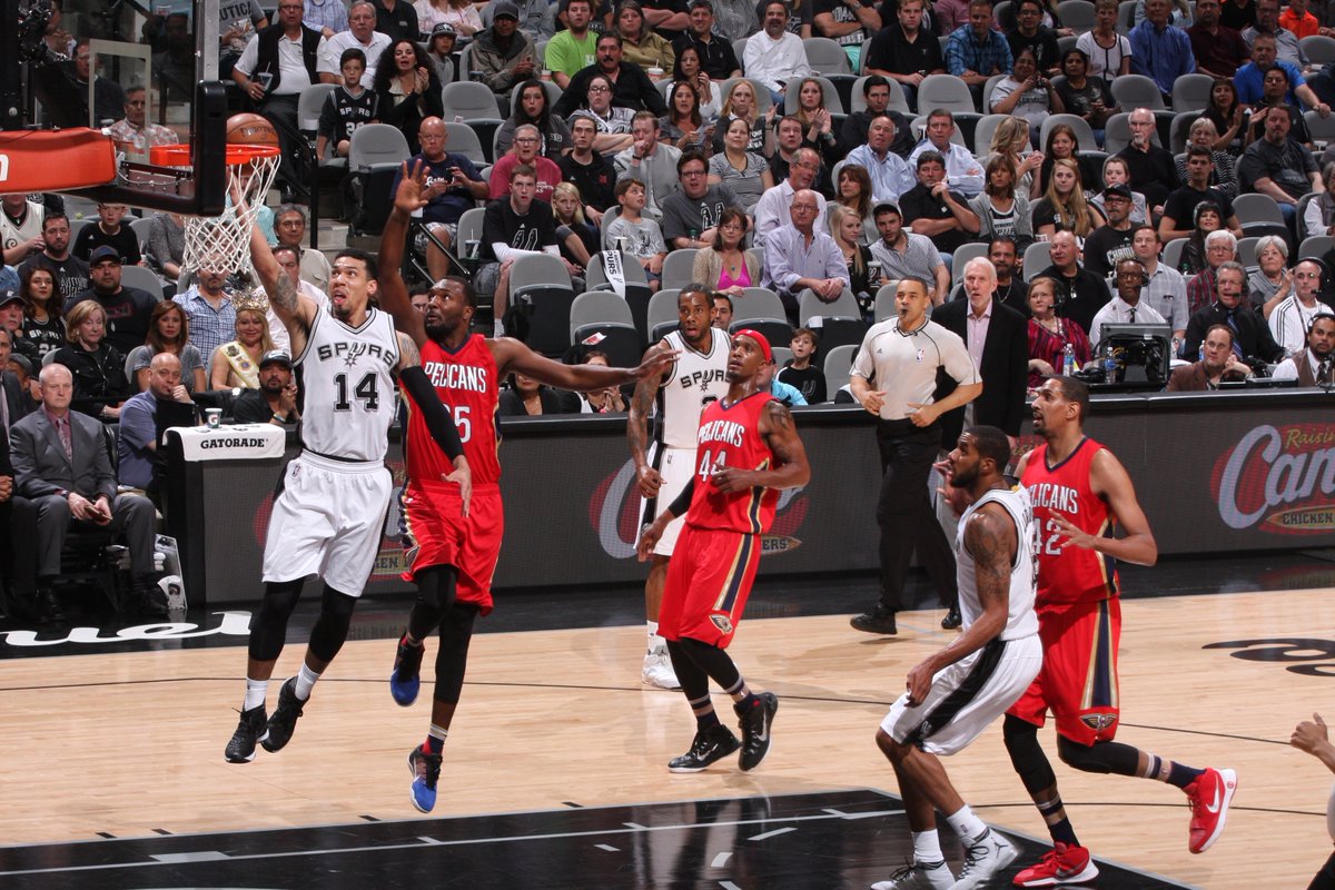 BleacherReport's tweet photo. Home cookin’! Spurs set the NBA record for best record at home to start a season (38-0), passing the 1995-1996 Bulls https://t.co/CqaW6xtrSQ