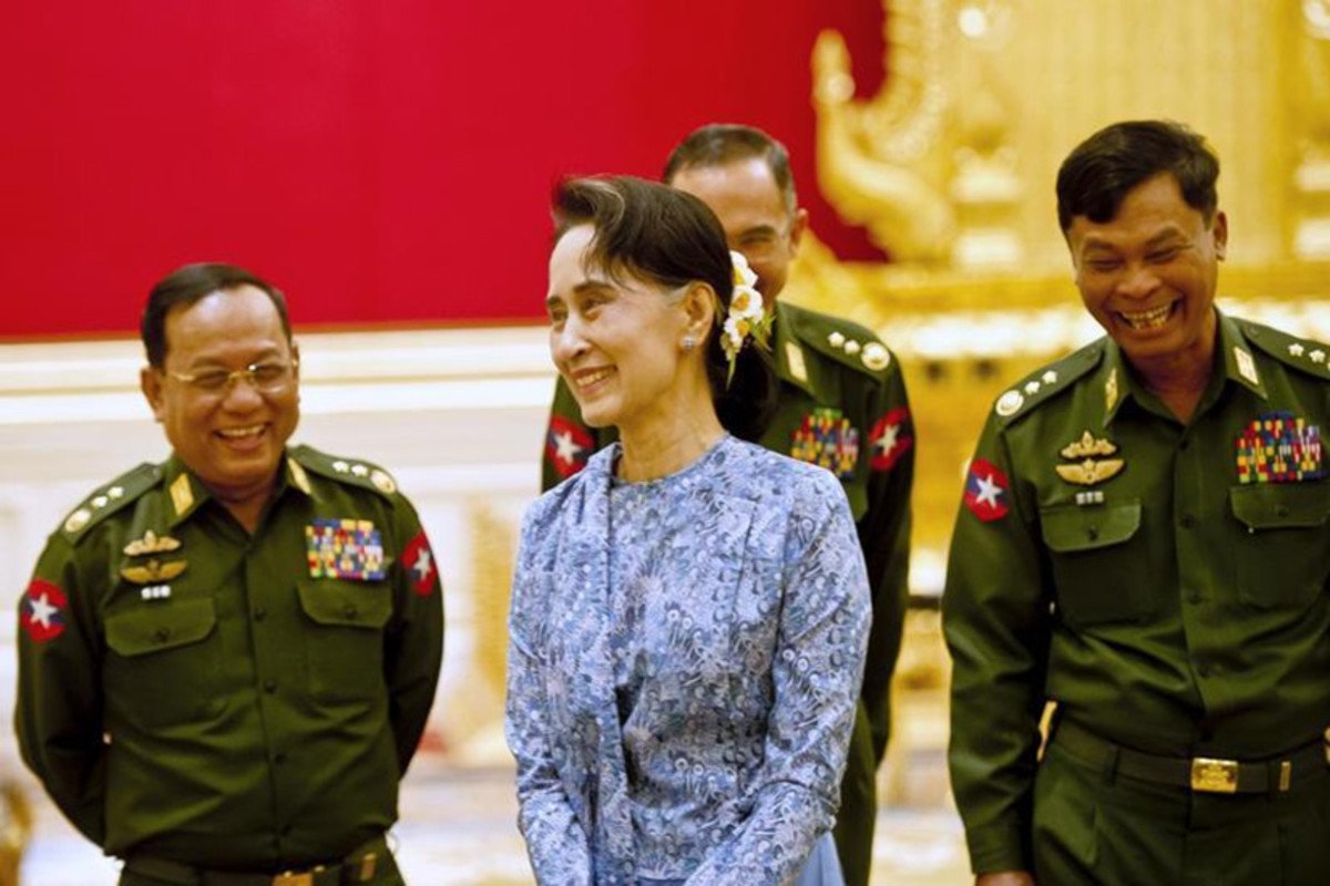 SIXSIXnews's tweet photo. A historic moment in Myanmar as President elect Htin Kyaw of NLD party is sworn into office. https://t.co/qz1Dc2PST4 https://t.co/PVanGDTM0i