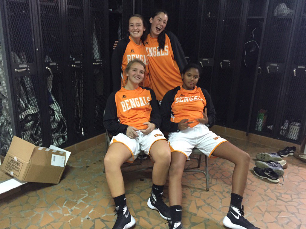 ramagelauren's tweet photo. Happy Birthday @hollywils14 hope it was great!!😎 #missinbballsquad #verylowkey https://t.co/IeBMaElbJh