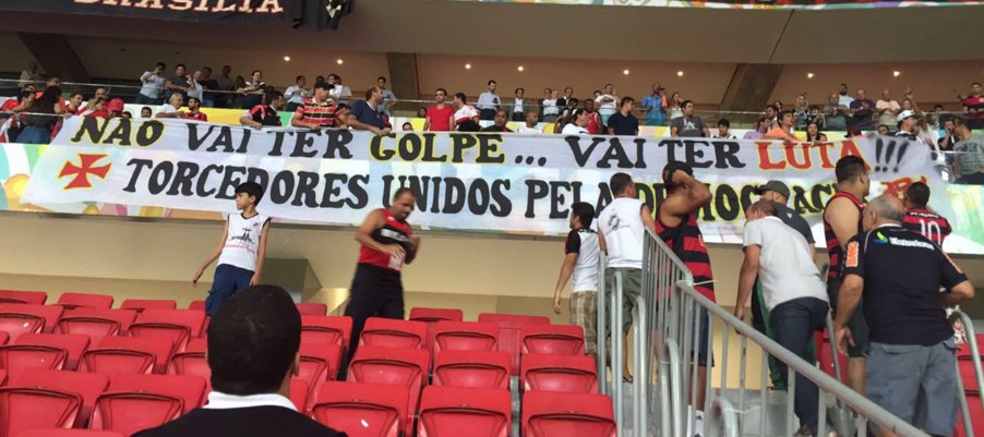 diImabr's tweet photo. Gostaria de mandar um beijo para os torcedores do Vasco e do Flamengo que se uniram pela democracia! ❤️ https://t.co/uIHt69GzgE