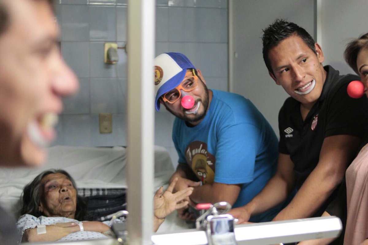 ClubNecaxa's tweet image. Aprendiendo que ante la adversidad nunca se pierde el valor y el corazón #RayosDeLuz #HospitalHidalgo 😊❤️