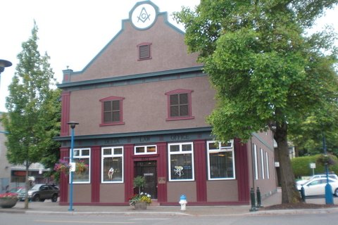 tsawwassen185's tweet photo. Home sweet Home in beautiful Ladner Village, Delta, BC, Canada #Freemasonry #Tsawwassen185 #MakeGoodMenBetter https://t.co/naBFS0mYvx