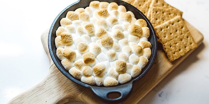people's tweet photo. This s'mores dip will satisfy your chocolate craving in under 10 minutes https://t.co/nb3YTGuYVB via @greatideas https://t.co/3vySYa6l7c