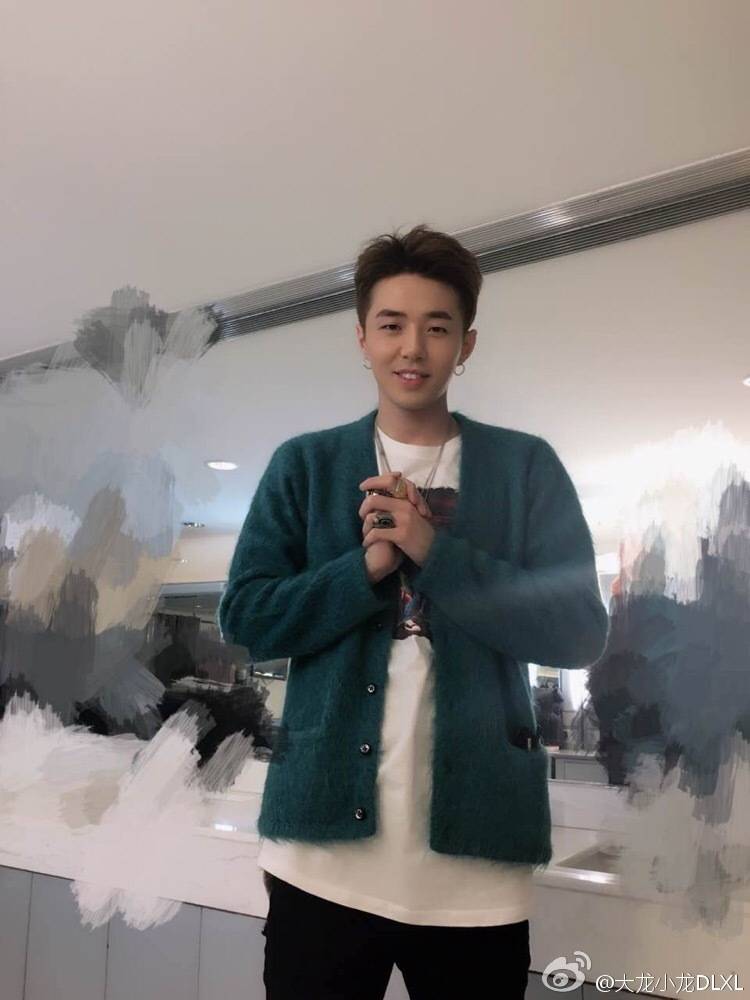 tastyglobal88's tweet photo. Haha Look how they edit photos https://t.co/KQa6uyXOH1