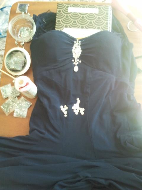 BLEC1's tweet photo. My job today is glueing on 3500 diamantes on to this dress #33down https://t.co/4tXBd4Ep2X