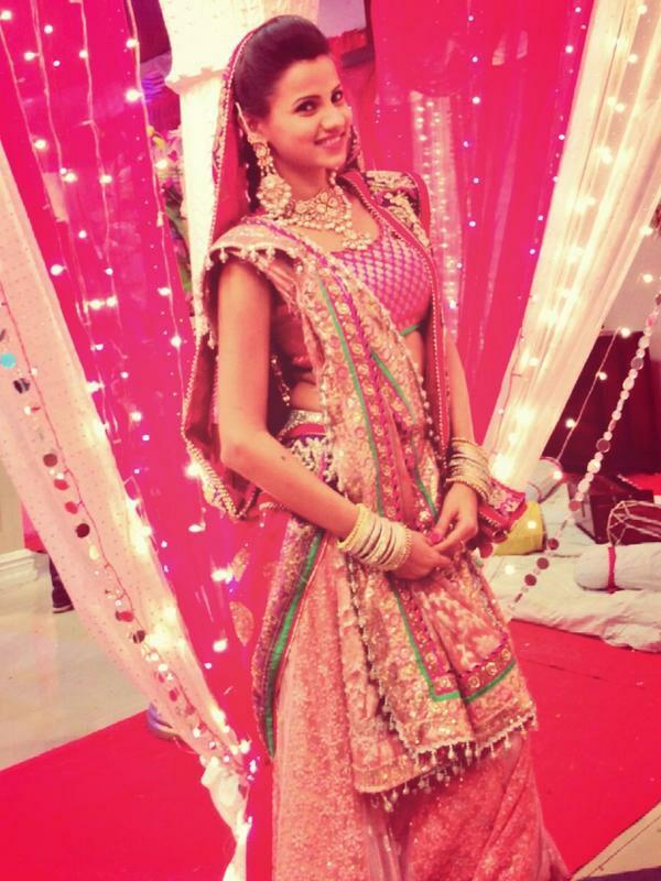 NiMmi_FC's tweet photo. Wishing @vrinda_90 a vry happy bday...  Lots of love from #NiMmiFc @samenthaf @macedondmello 😘😘😘😘😘 https://t.co/EFVVO7DIM6