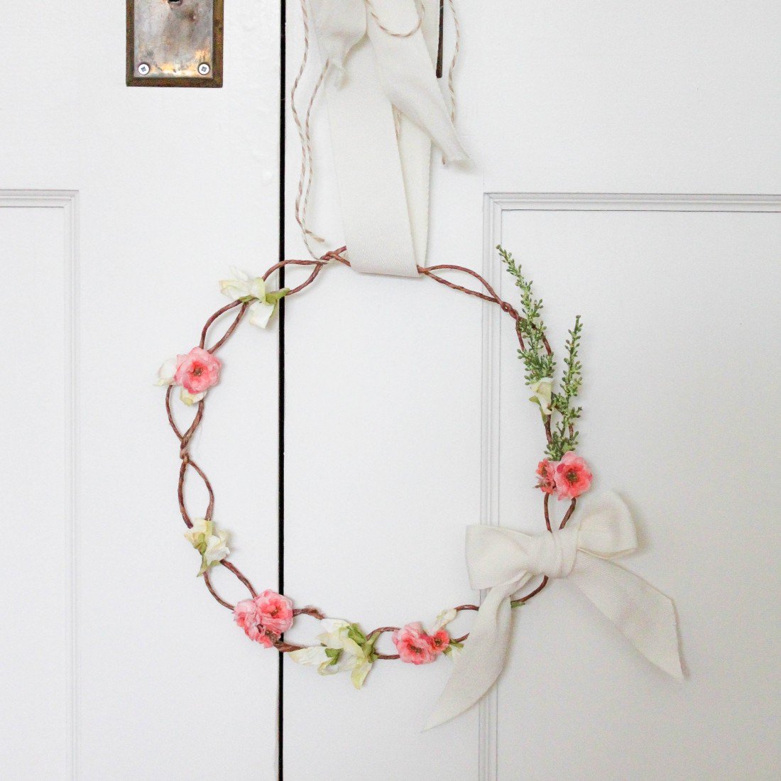 KristiMercer1's tweet image. #Spring10 Minute Decorating: Floral Crown Inspired Spring Wreath bit.ly/1LwNClT