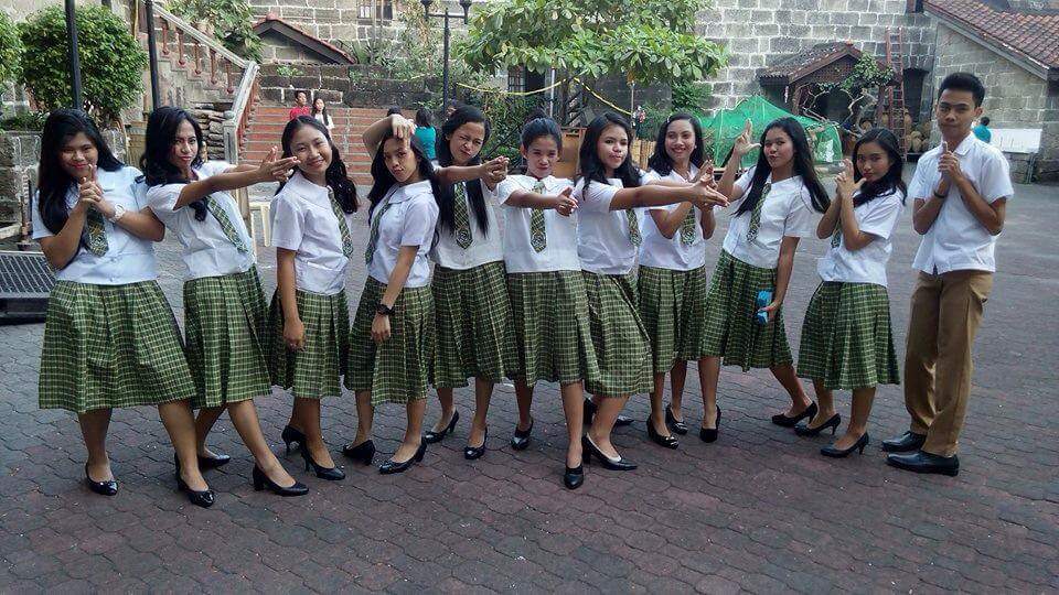 pkshtt's tweet photo. GRADUATE NA TAYO MGA KUPAL 😭😂😘🔫🎓 @Ellaineyyy_ @andreaclairee https://t.co/sQHd3purSk