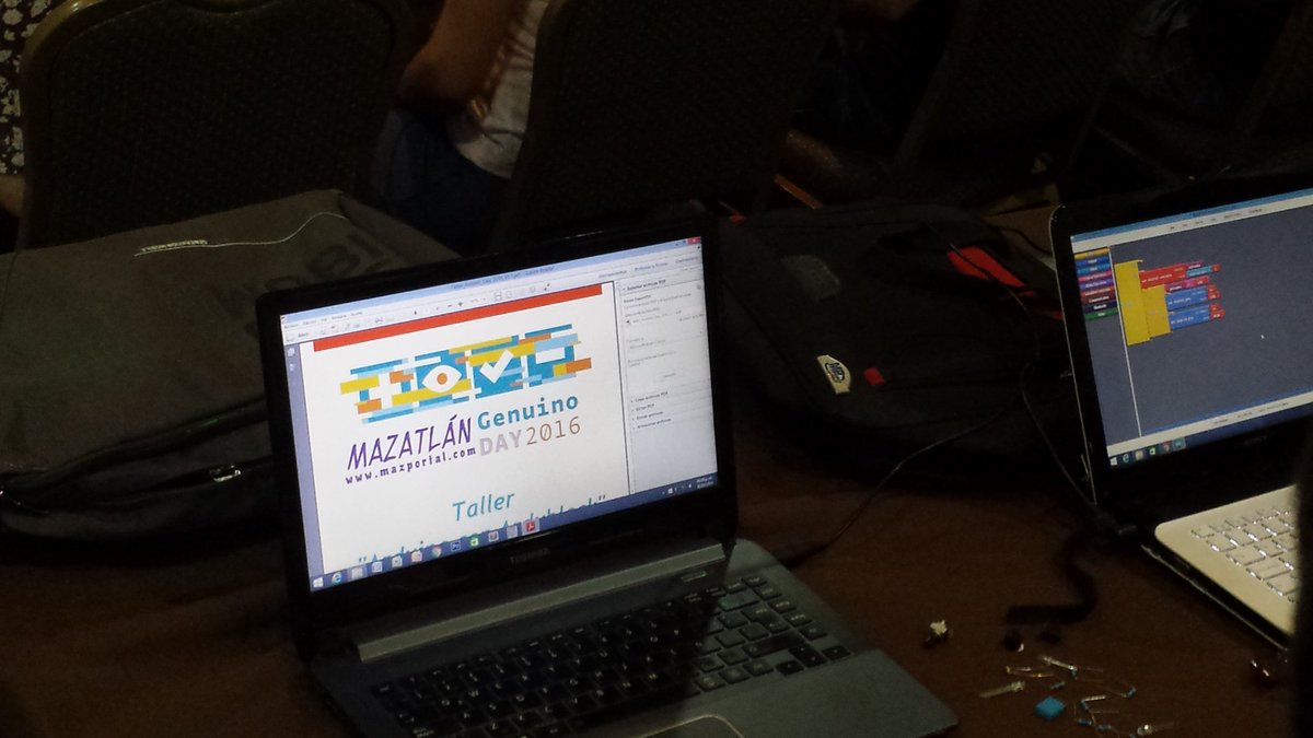 gsreynaga's tweet image. Capacitacion de voluntarios, #ArduinoD2016 #GenuinoD2016 Listos!!!
@ardublock @arduino @dcuartielles @taweili