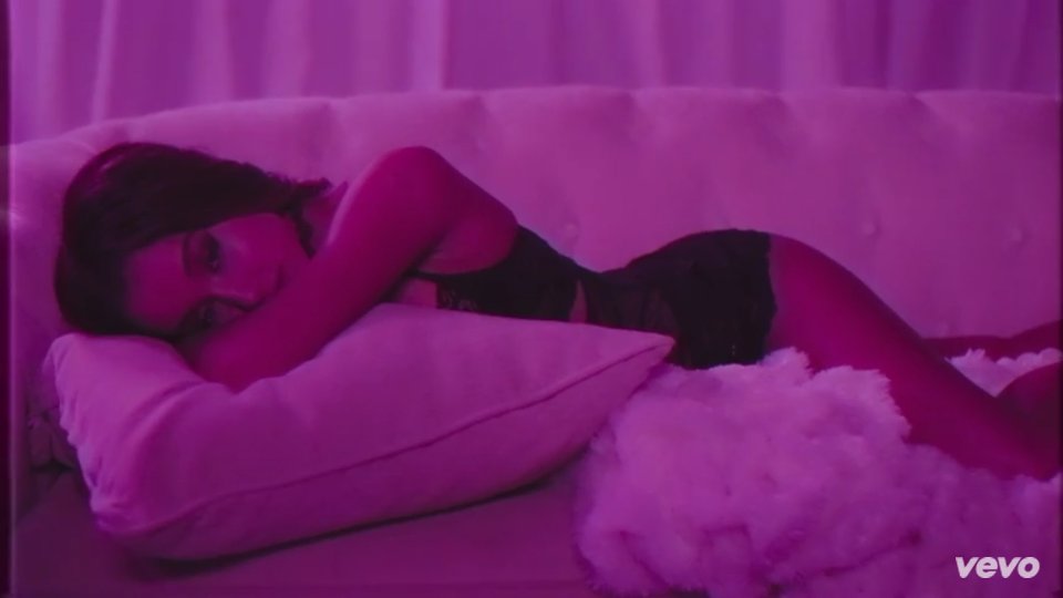 ZNorally's tweet photo. @ArianaGrande i love you #DangerousWomanTonight #Visual1 https://t.co/afVyWAPyJF